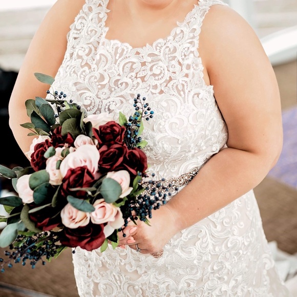 Beautiful Stella York wedding gown, never worn - Picture 3 of 7